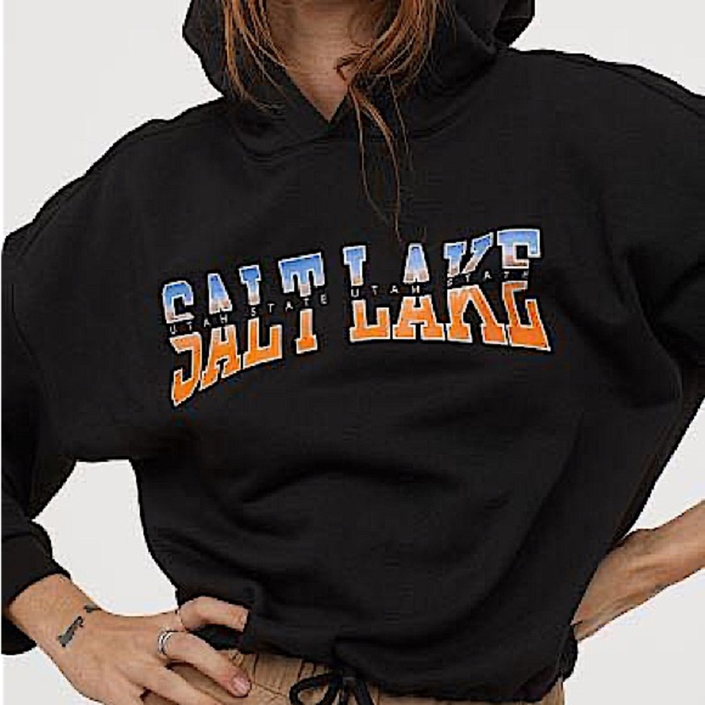 *NEW* H&M Graphic Crop Hoodie